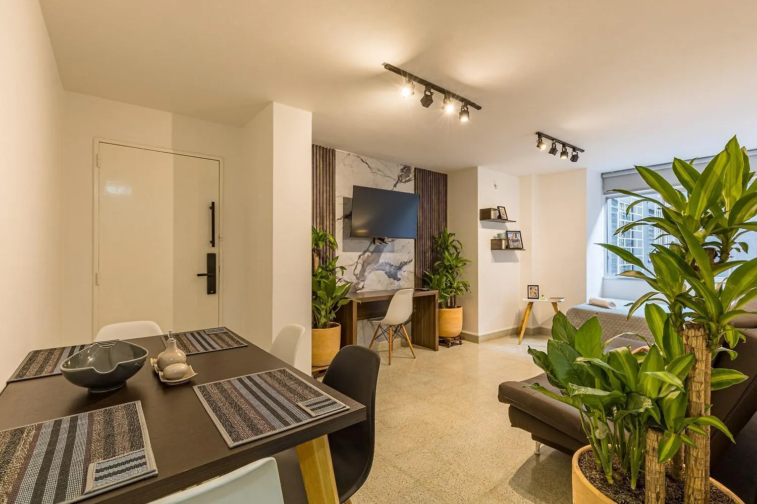 Espectacular Apartamento, Parque El Poblado. Medellin Apartment